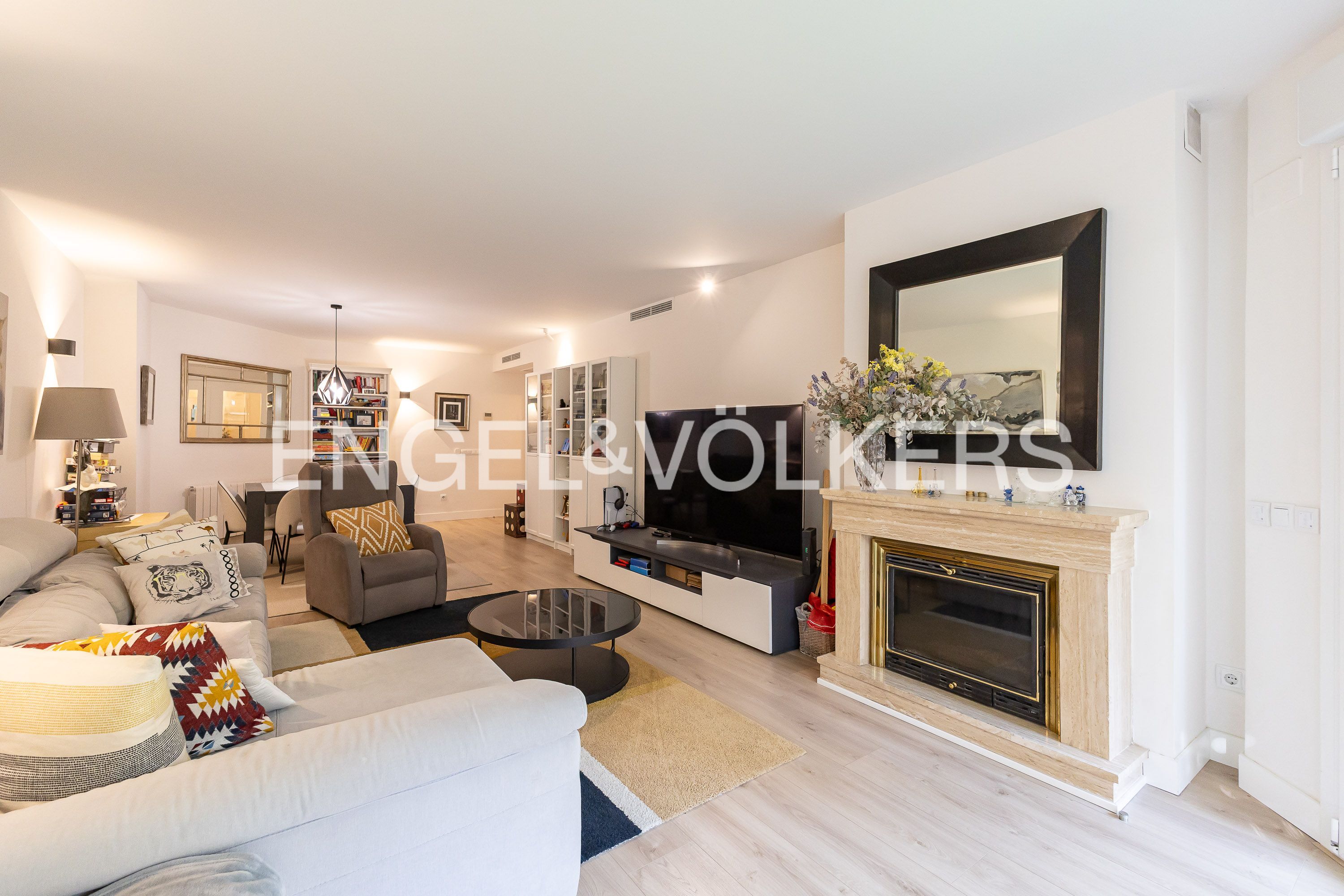 Sala d'estar de Apartament en venda en Majadahonda amb Aire condicionat, Calefacció i Jardí privat