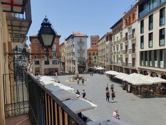 Edificio en Venta en Plaza CARLOS CASTEL en Centro