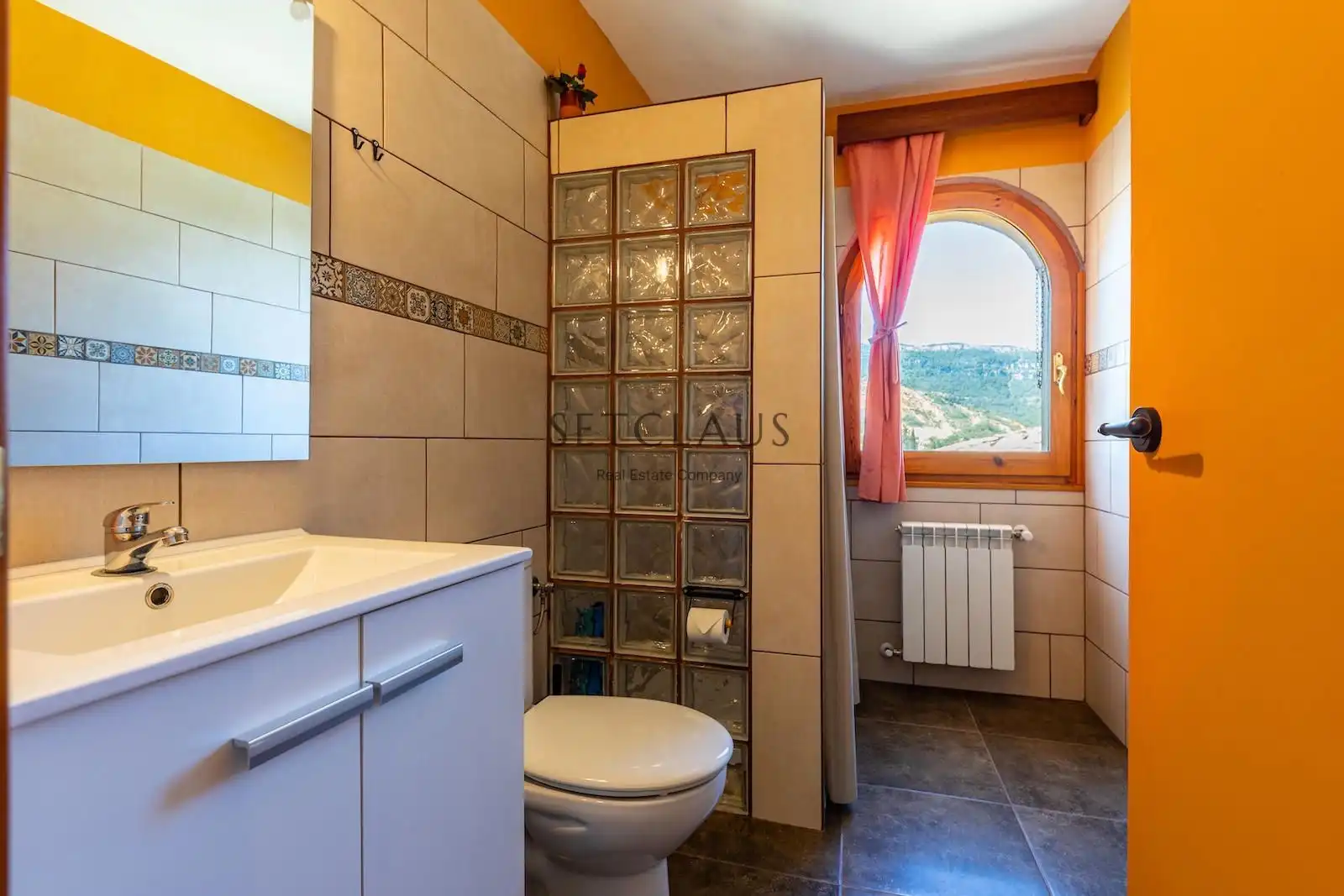 Baño de Finca rústica en venta en Cornudella de Montsant con Calefacción, Jardín privado y Terraza