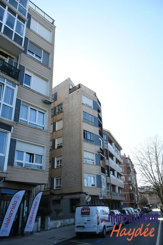 Vista exterior de Pis en venda en Getxo  amb Calefacció