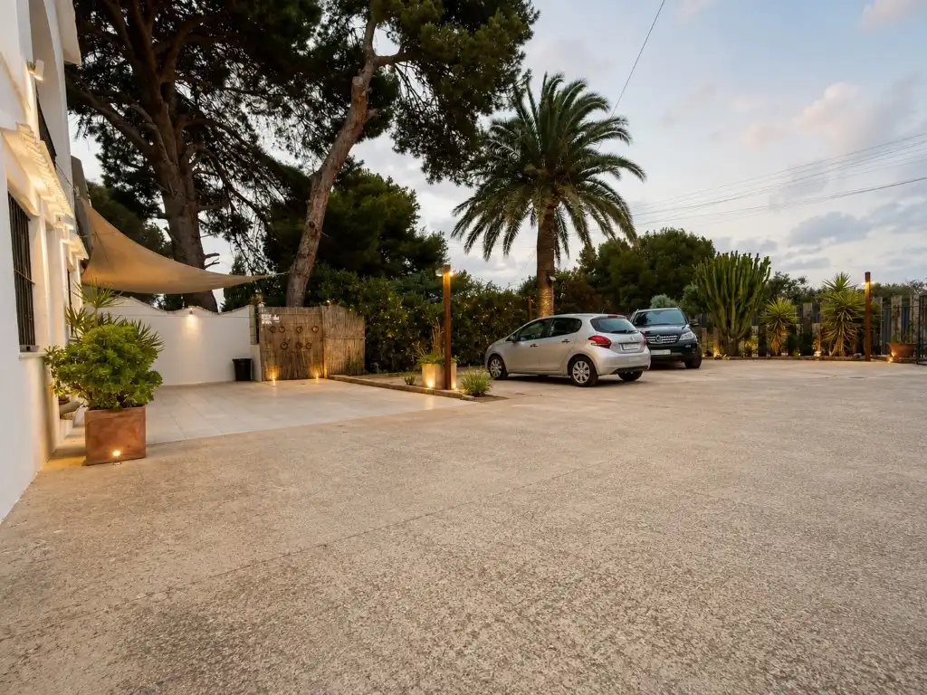 Parking of Houses for sale in Dénia