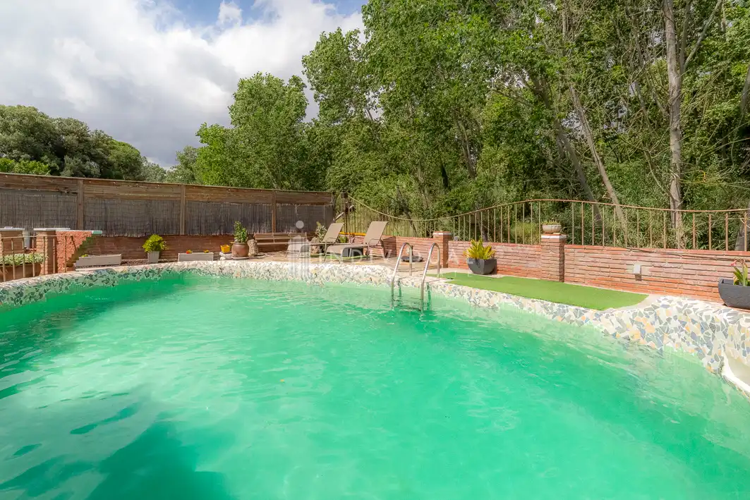 Piscina de Casa o xalet en venda en Santa Eulàlia de Ronçana amb Aire condicionat, Calefacció i Jardí privat