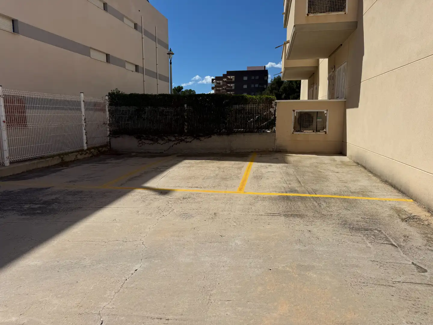 Parkplatz von Wohnungen zum Verkauf in Mont-roig del Camp mit Klimaanlage, Terrasse und Ofen