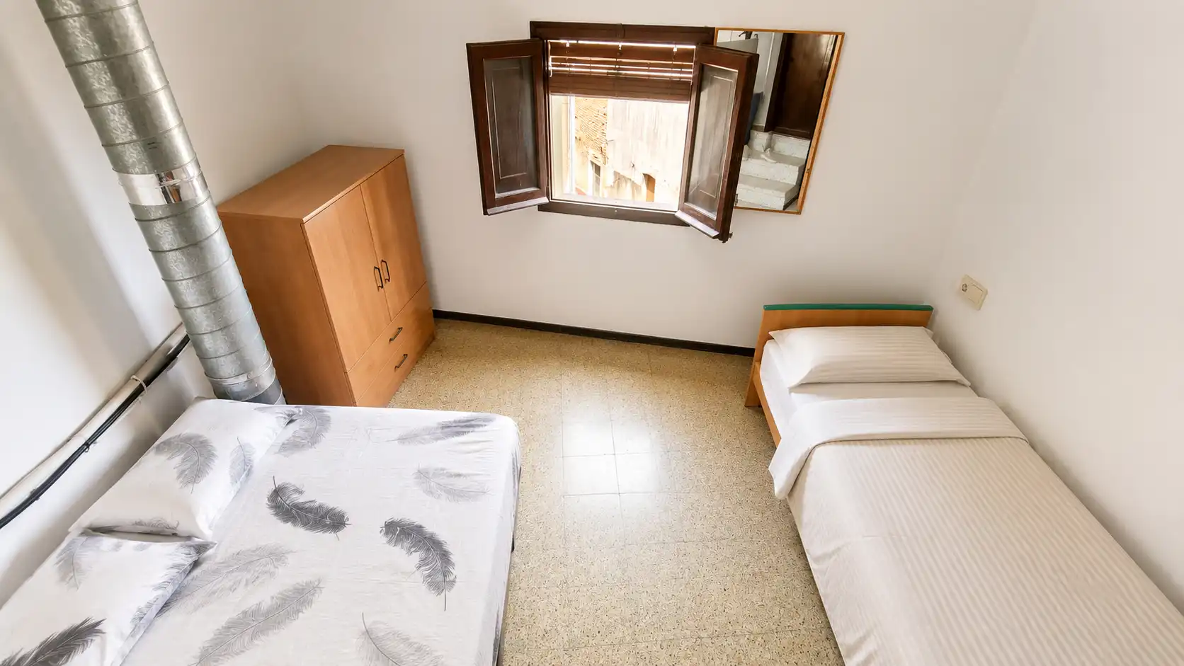 Habitación de Dúplex en venta en La Bisbal d'Empordà con Terraza, Balcón y Internet