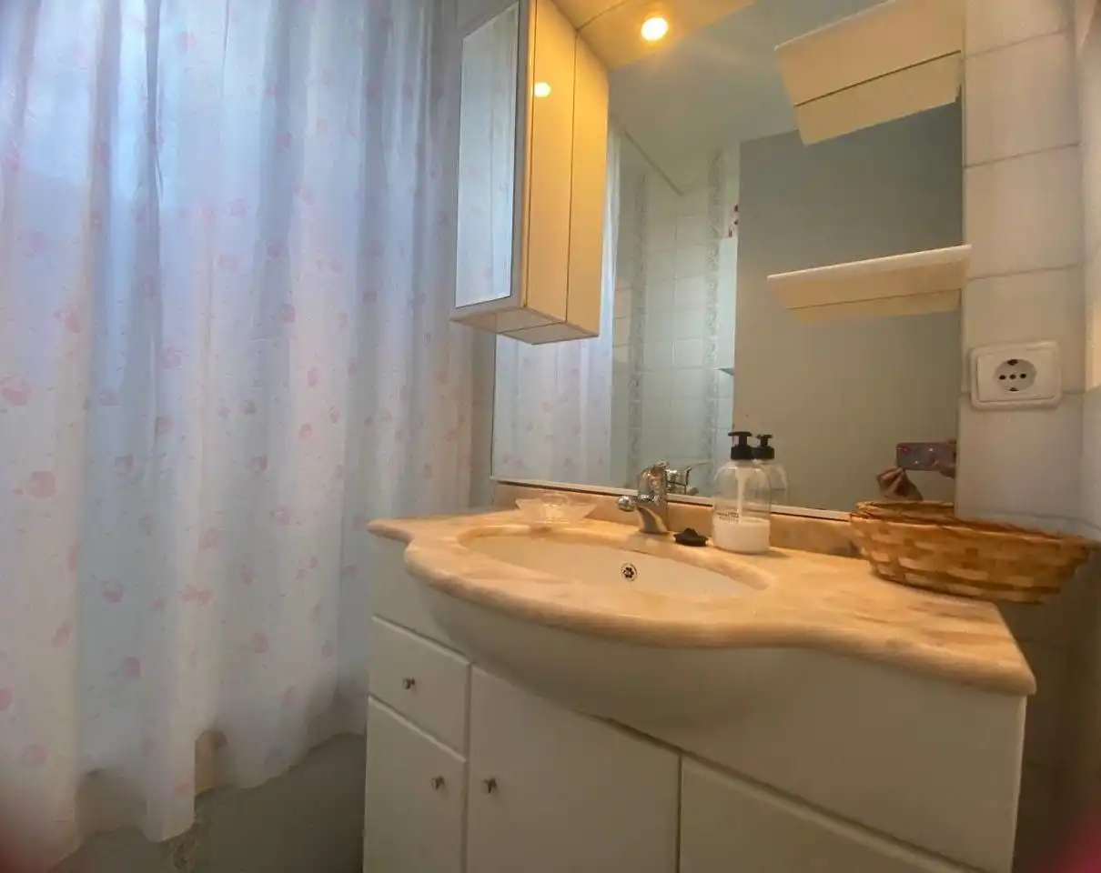 Badezimmer von Wohnung zum Verkauf in Castelló d'Empúries mit Terrasse, Abstellraum und Möbliert