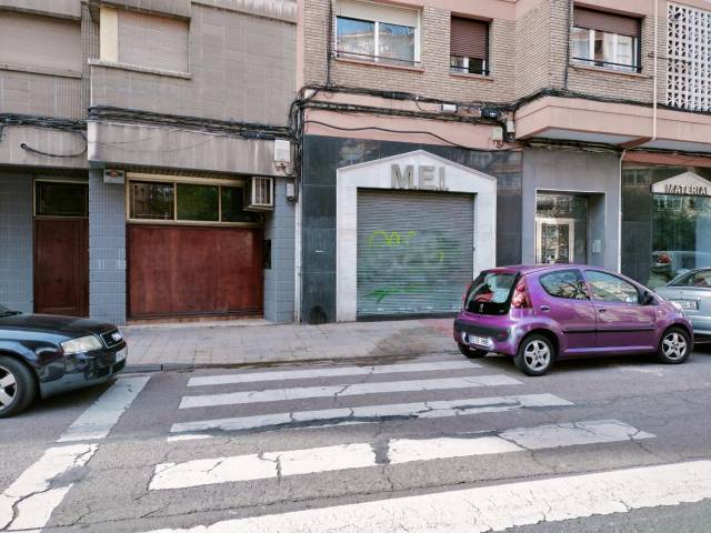 Local comercial en Venta en De María Moliner en Barrio de San José