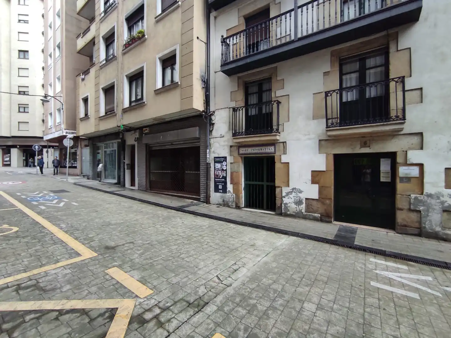 Vista exterior de Local en venda en Ermua amb Calefacció