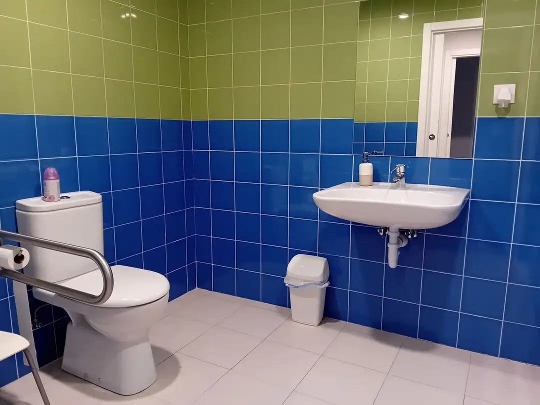 Baño de Local de alquiler en  Logroño
