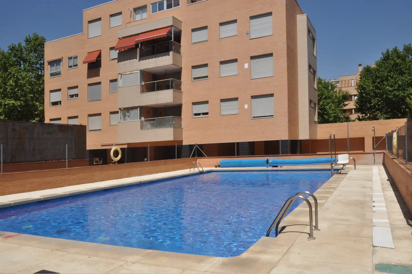 Piscina de Àtic de lloguer en Yebes amb Aire condicionat, Calefacció i Jardí privat