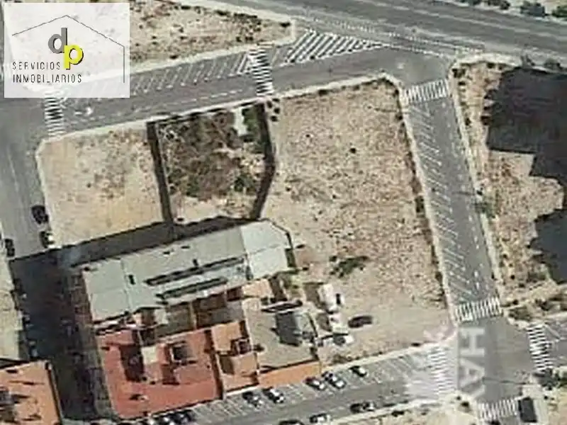 Terreny residencial en venda a Avinguda Cementeri Vell 4