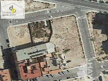 Terreno residencial en venta en Avinguda Cementeri Vell 4