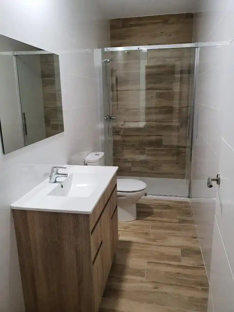 Badezimmer von Wohnungen zur Miete in Periurbano Oeste - Sierra