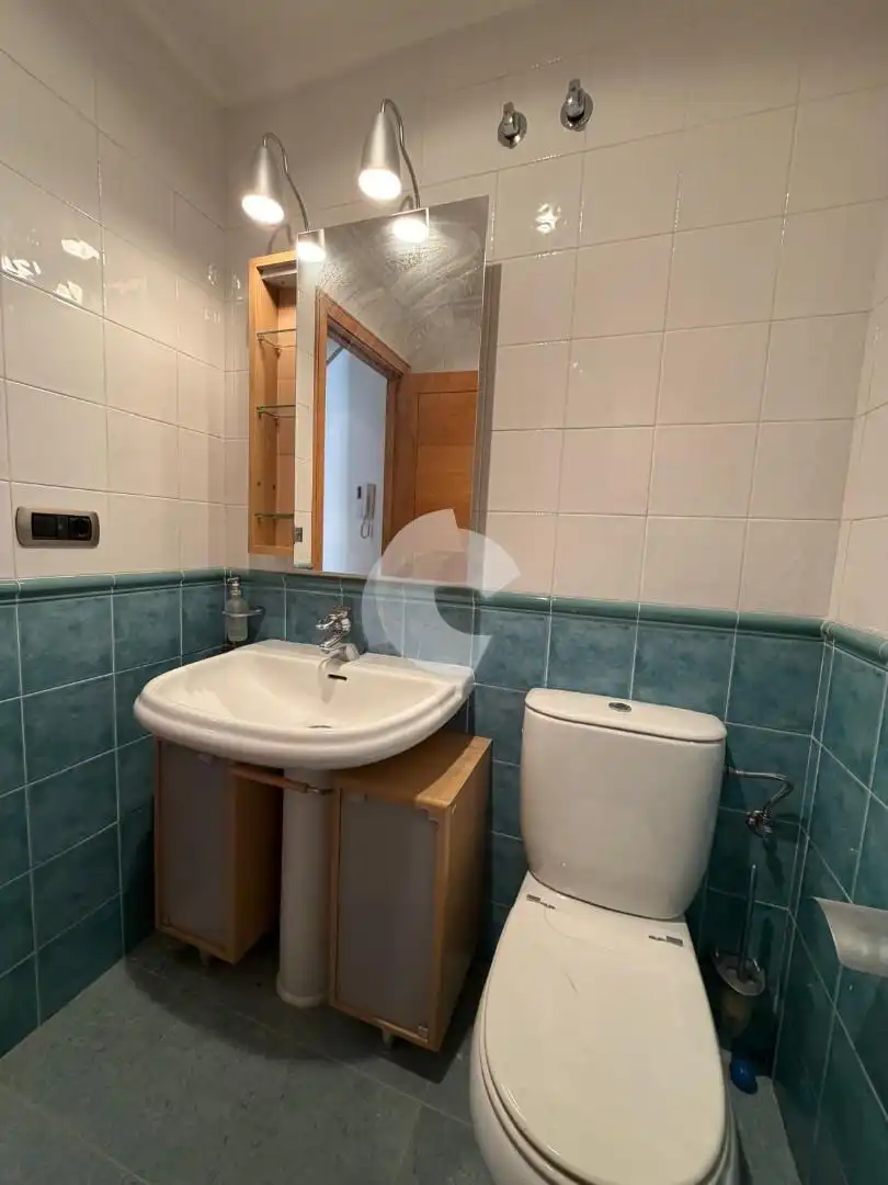 Baño de Dúplex de alquiler en Ourense Capital  con Calefacción