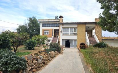 Vista exterior de Casa o xalet en venda en Torrent amb Aire condicionat, Terrassa i Piscina