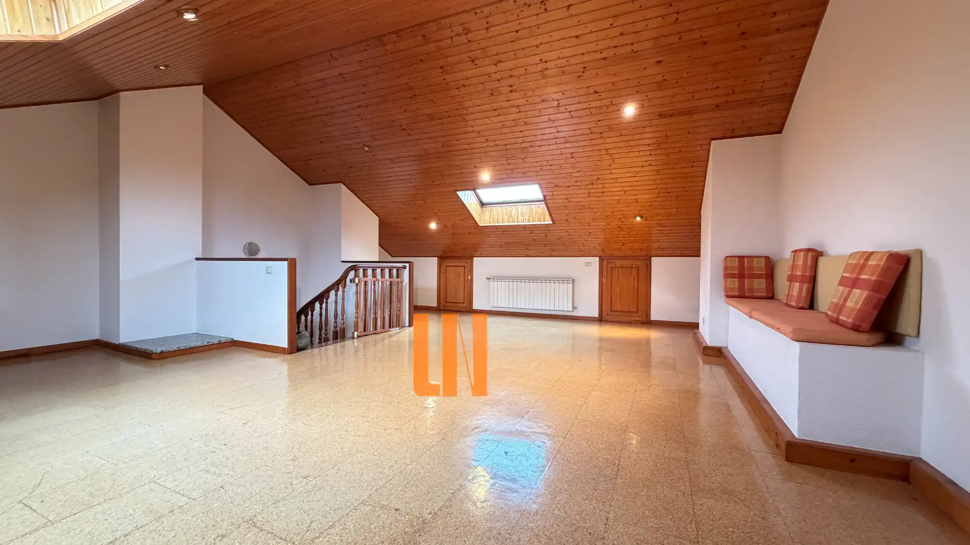 Casa adosada en venta en Oleiros con Calefacción, Jardín privado y Parquet