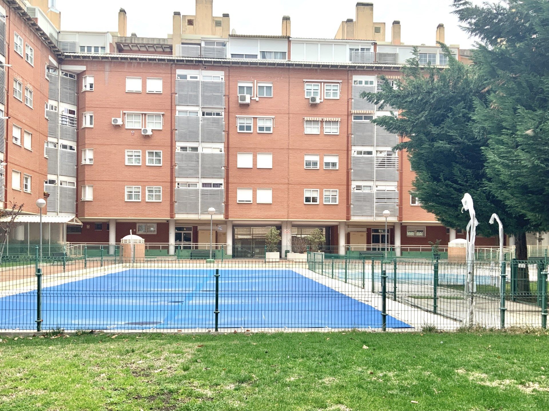 Piscina de Piso de alquiler en  Madrid Capital con Calefacción y Trastero