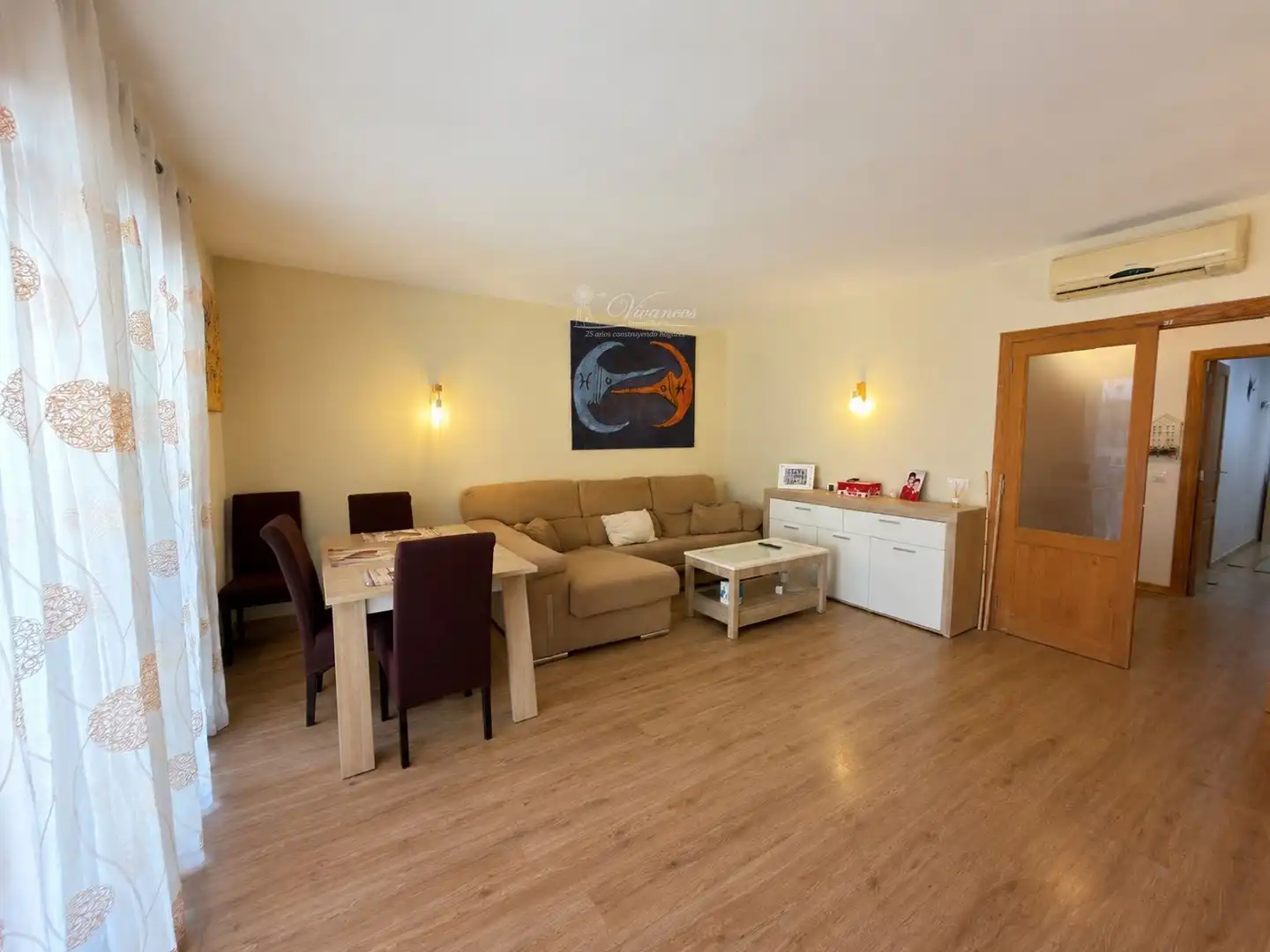 Sala d'estar de Casa adosada en venda en Sencelles amb Aire condicionat, Jardí privat i Terrassa