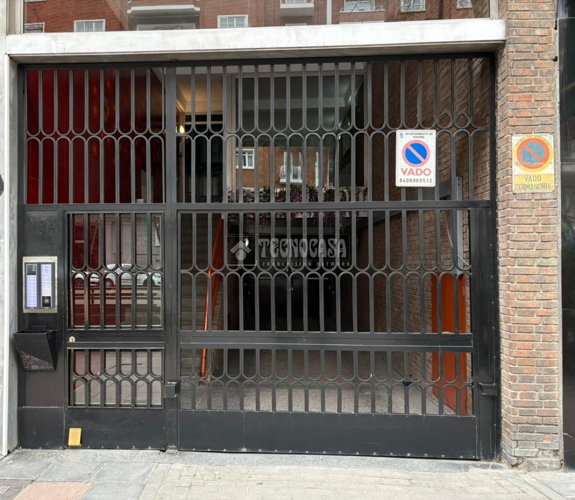 Vista exterior de Garaje en venta en  Madrid Capital