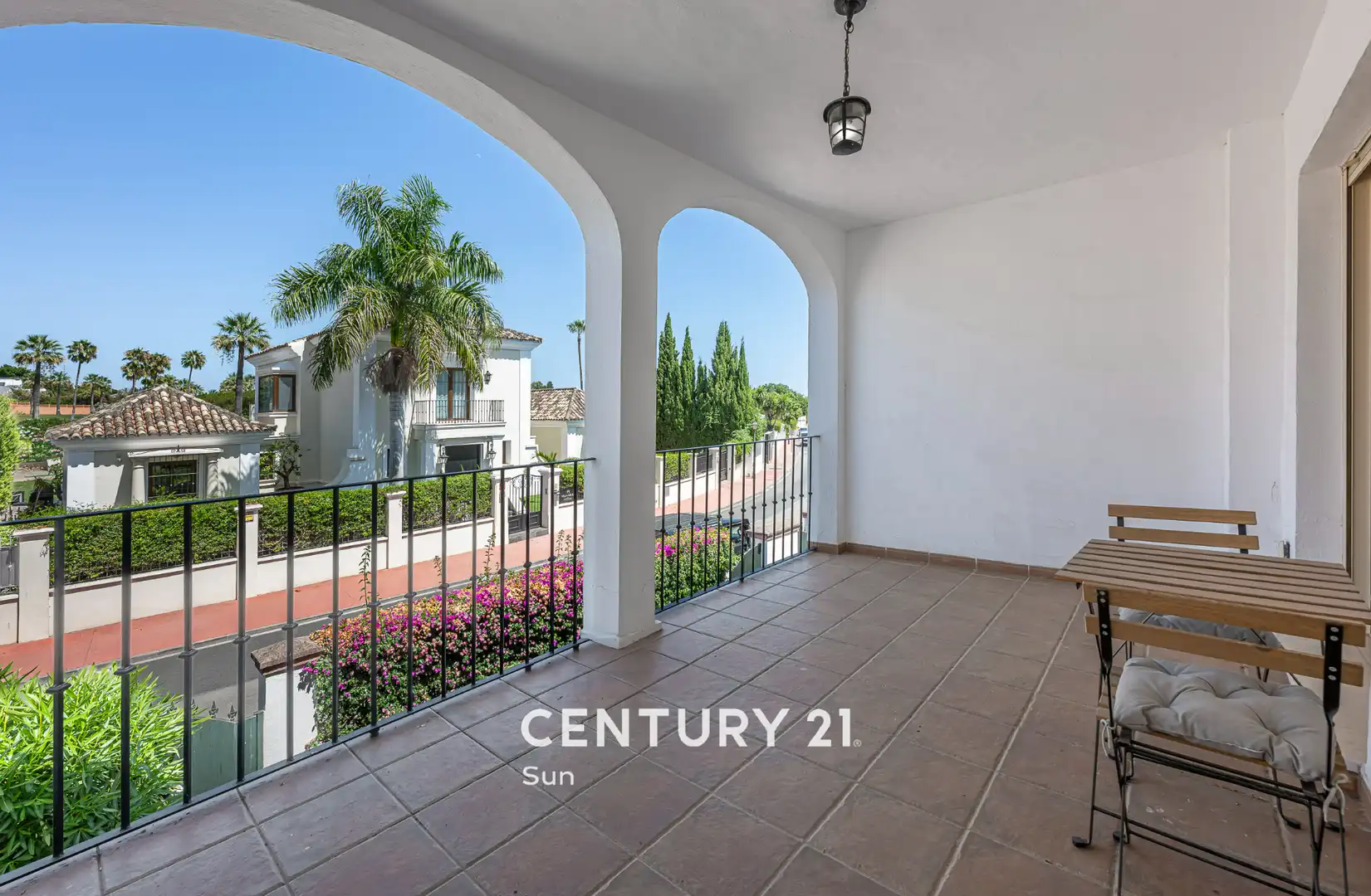 Vista exterior de Casa adosada en venda en Marbella amb Aire condicionat, Calefacció i Jardí privat