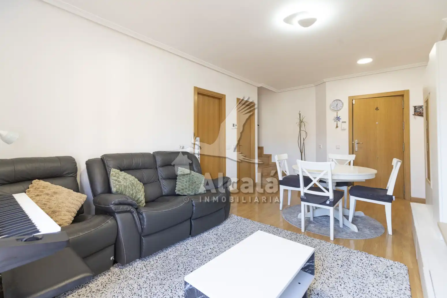 Außenansicht von Wohnung zum Verkauf in Camarma de Esteruelas mit Heizung, Balkon und Gemeinschaftspool