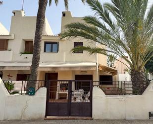 Vista exterior de Casa o xalet de lloguer en Torrevieja amb Aire condicionat, Calefacció i Jardí privat