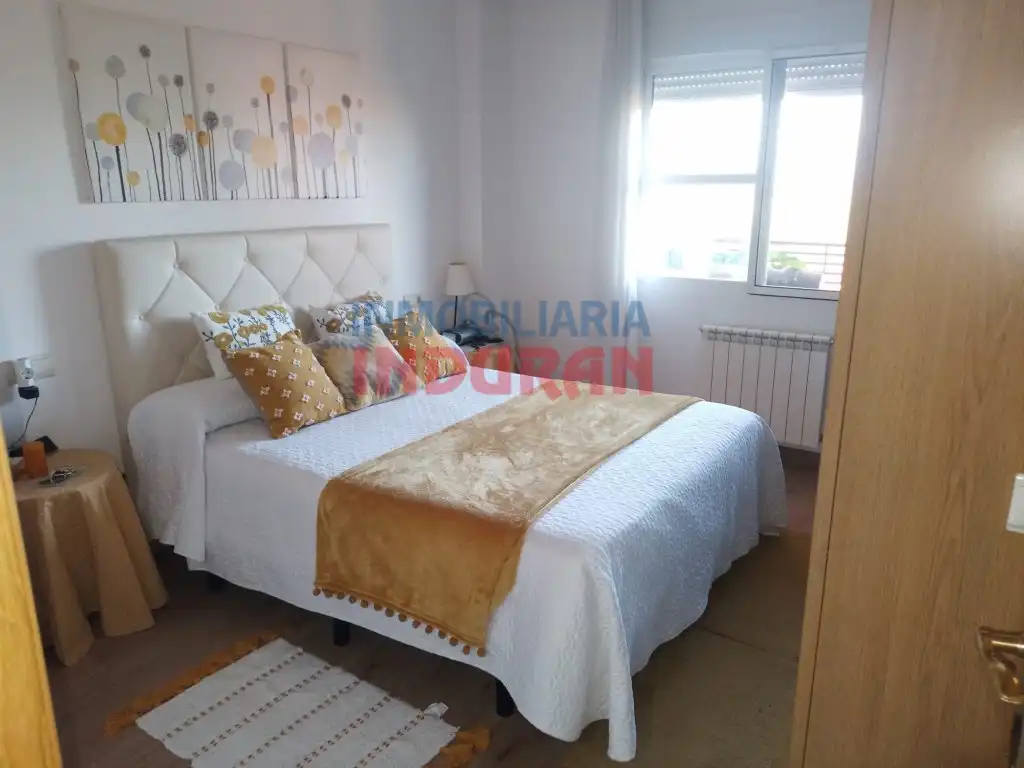 Schlafzimmer von Wohnung zum Verkauf in Navalmoral de la Mata mit Privatgarten, Terrasse und Schwimmbad