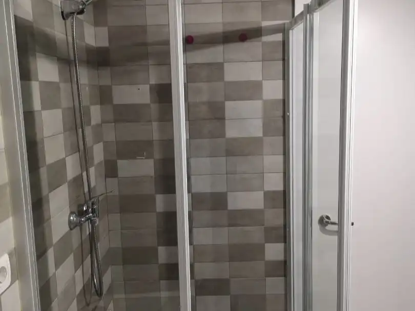 Badezimmer von Wohnung zur Miete in Alcalá de Guadaira mit Klimaanlage und Möbliert