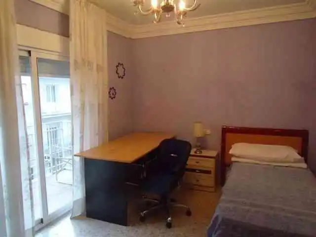 Habitación de Piso de alquiler en Granada con Amueblado y Balcón