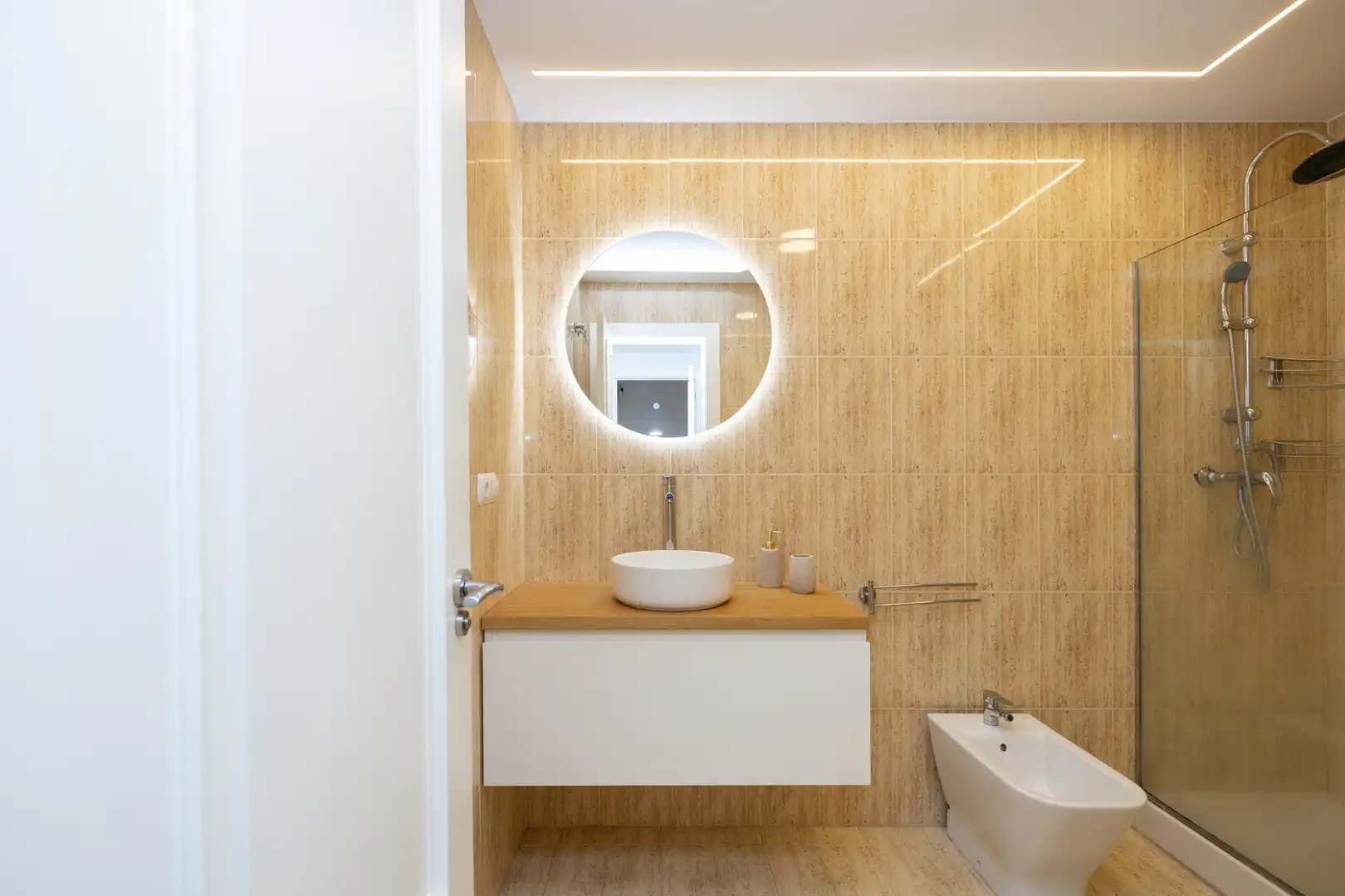 Baño de Piso de alquiler en Granada con Calefacción, Parquet y Terraza