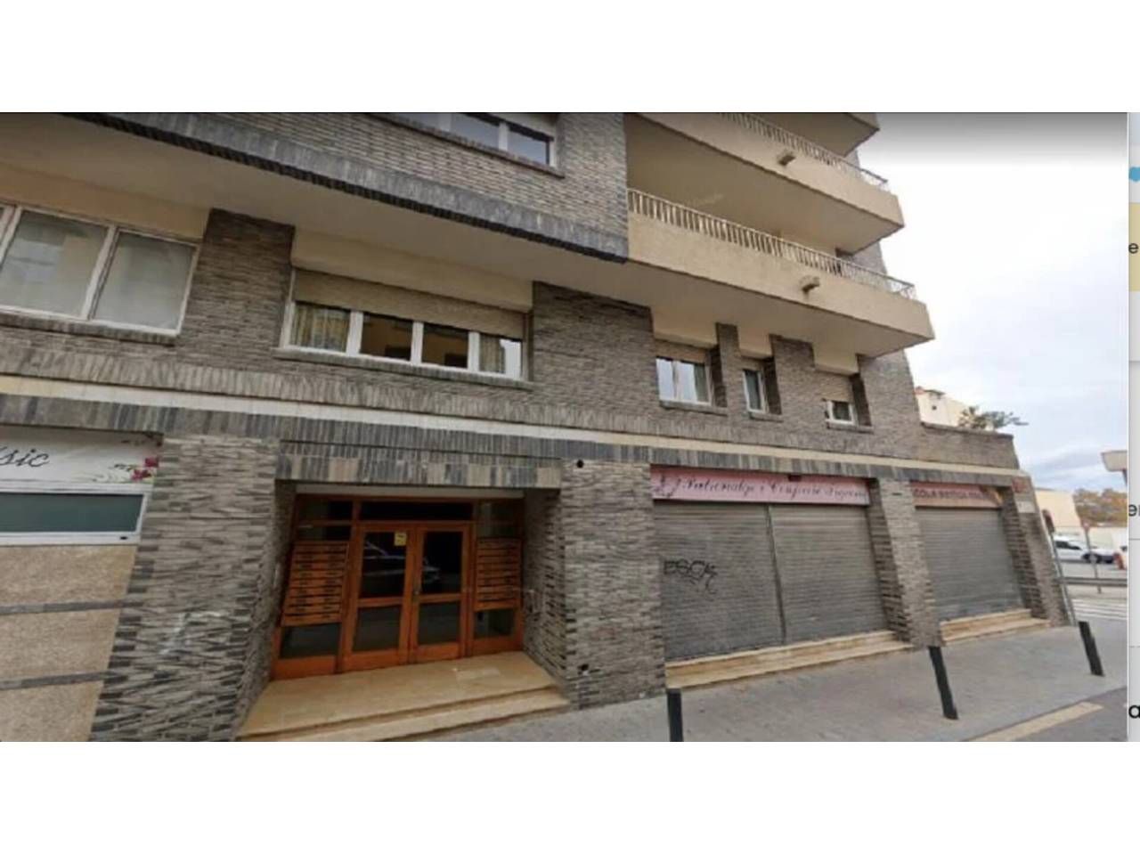 Vista exterior de Pis en venda en Figueres