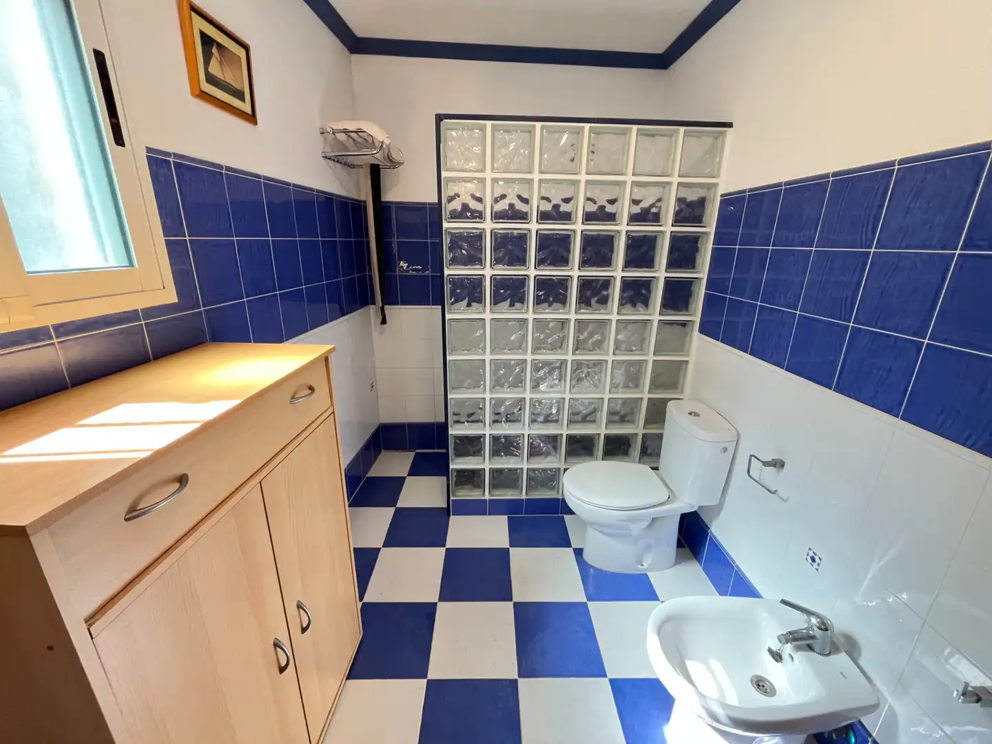 Bany de Casa o xalet en venda en Sagunto / Sagunt amb Aire condicionat, Calefacció i Jardí privat