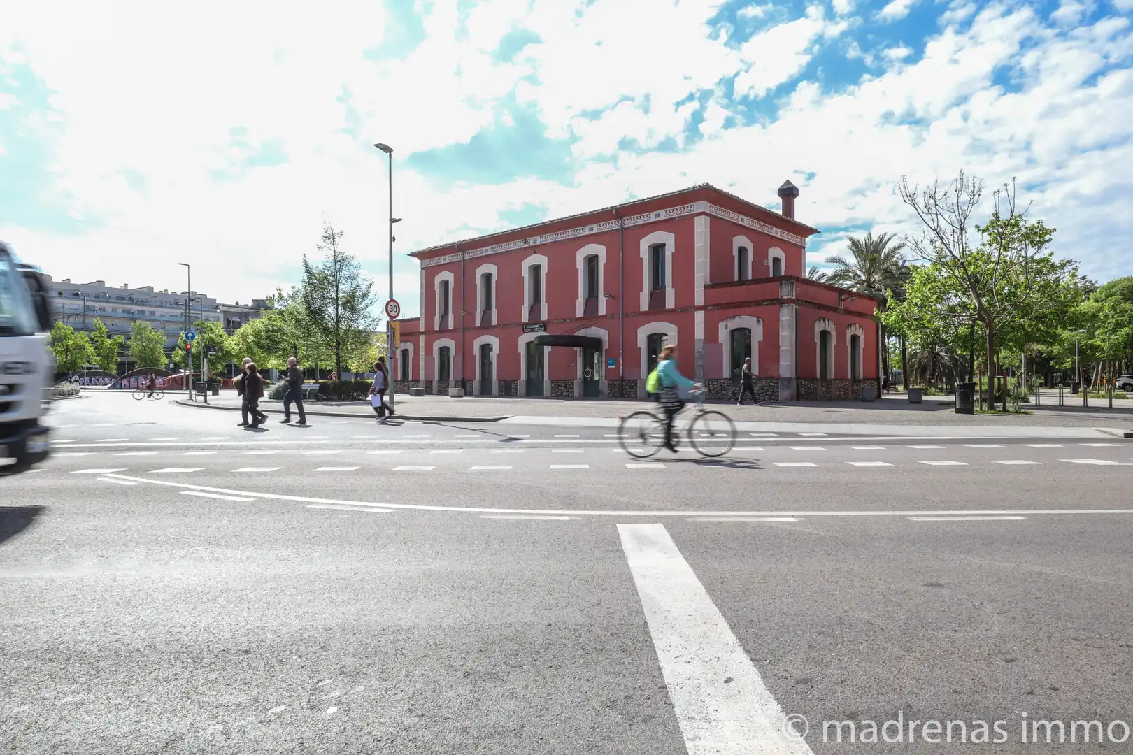 Außenansicht von Büro zur Miete in Girona mit Klimaanlage, Heizung und Möbliert