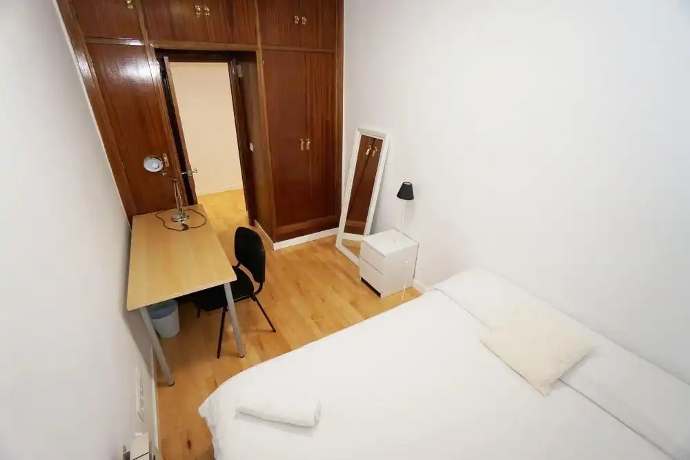 Habitación de Piso de alquiler en Madrid con Calefacción y Amueblado