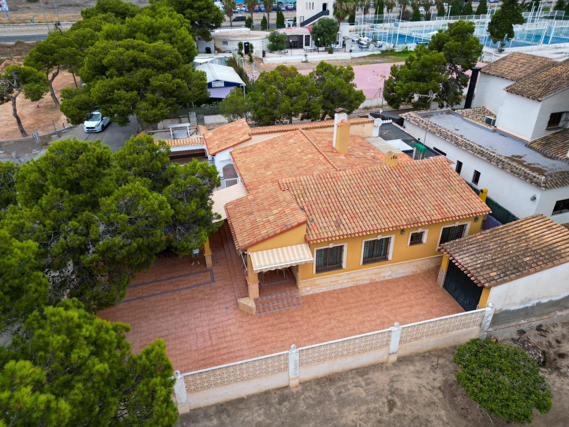 Vista exterior de Casa o chalet en venta en Orihuela con Aire acondicionado, Jardín privado y Terraza