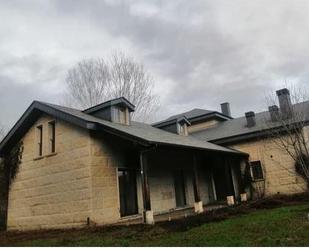 Vista exterior de Casa o xalet en venda en Villafranca del Bierzo amb Calefacció i Jardí privat