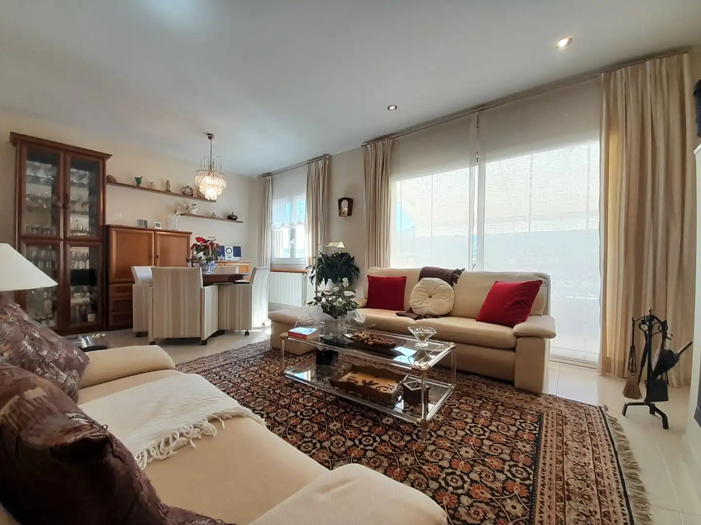 Sala de estar de Casa adosada en venta en Santa Pau con Aire acondicionado, Calefacción y Terraza