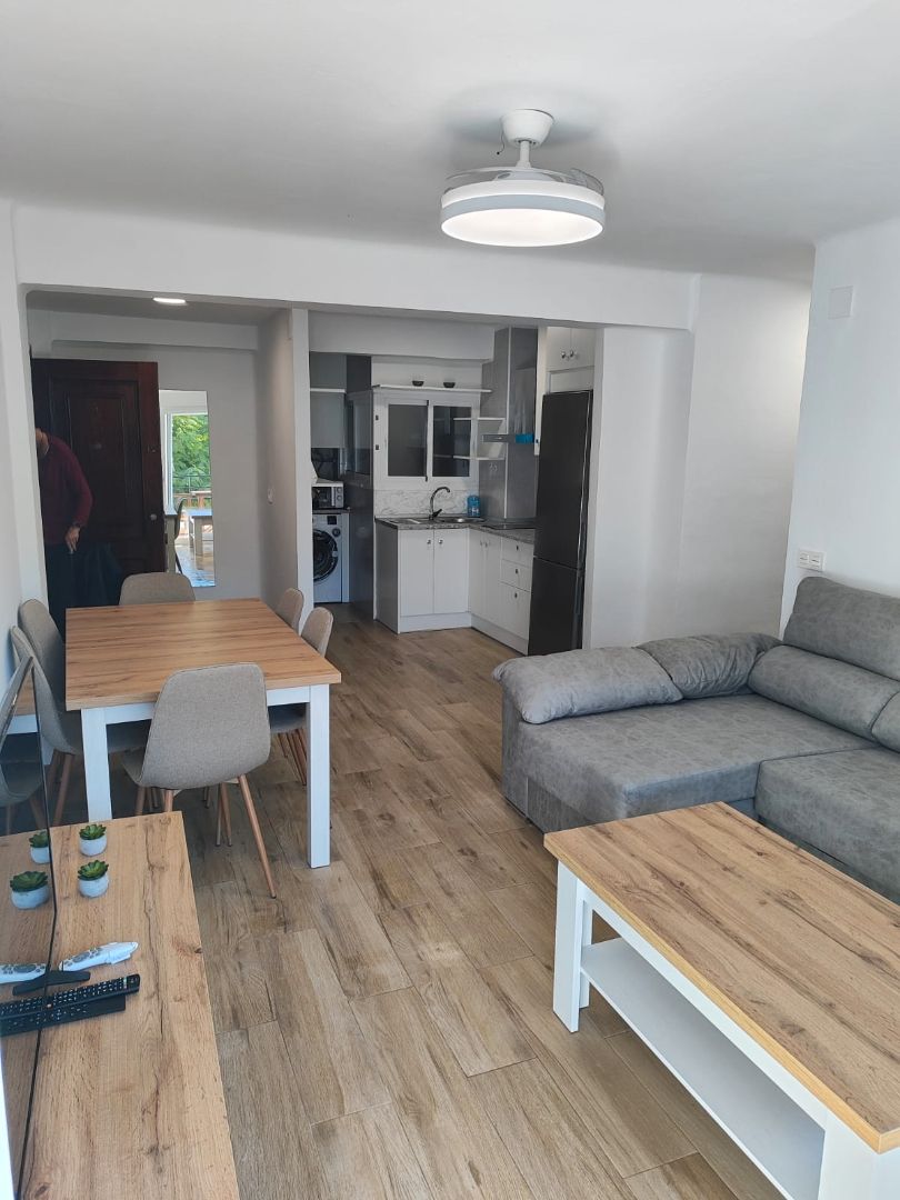 Sala d'estar de Pis de lloguer en Marbella amb Moblat, Forn i Rentadora