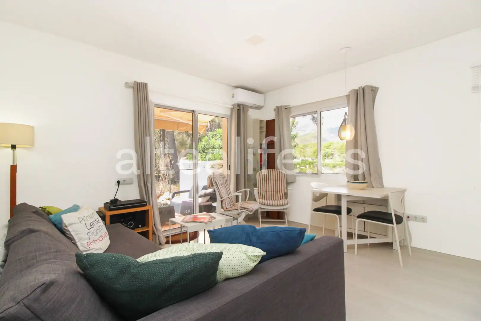 Sala d'estar de Casa o xalet en venda en Altea amb Aire condicionat, Jardí privat i Terrassa