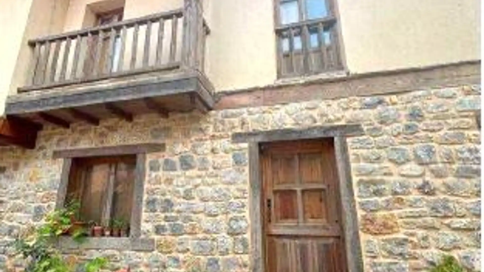 Vista exterior de Casa adosada en venda en Camaleño