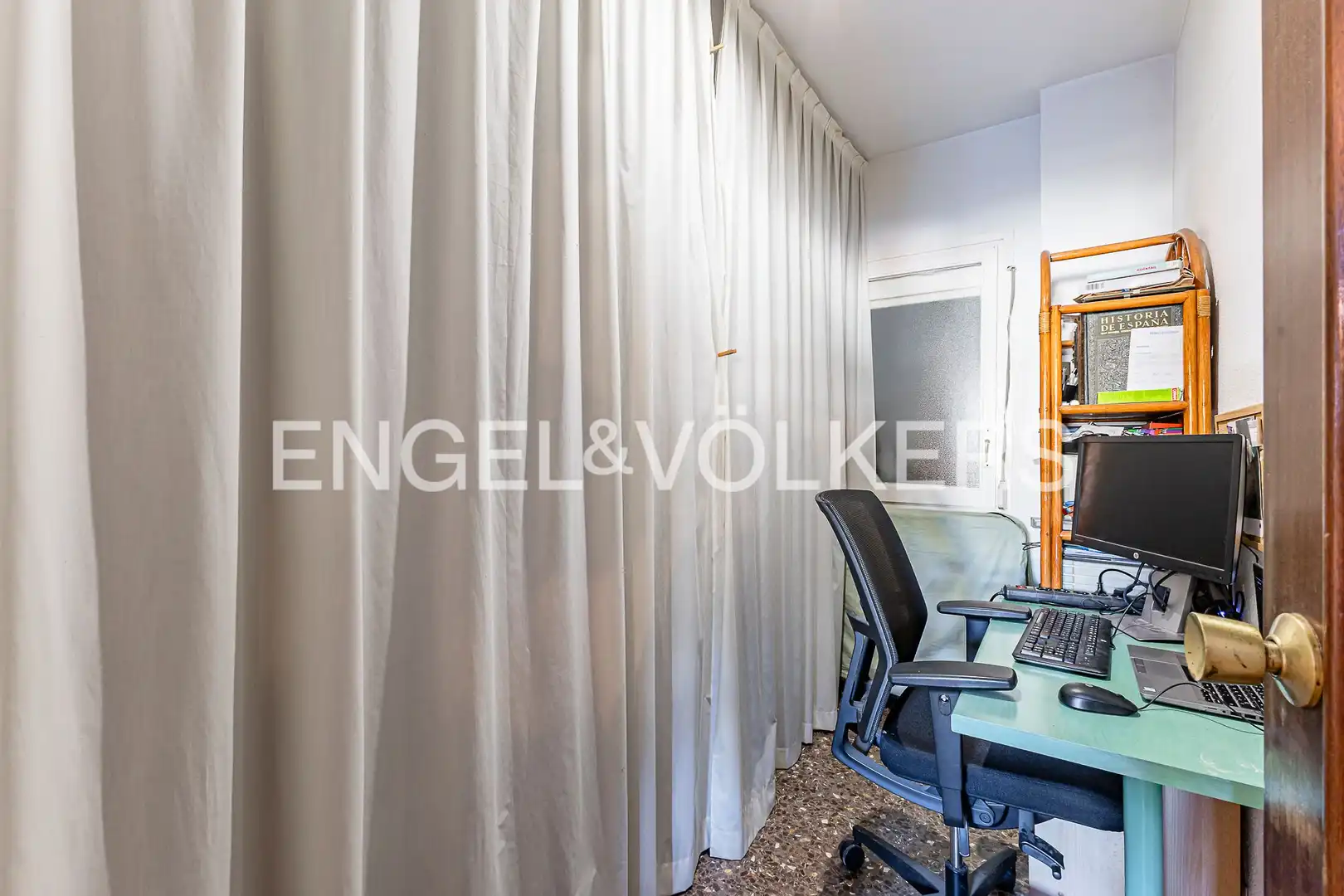 Piso en venta en Barcelona con Calefacción, Piscina y Balcón