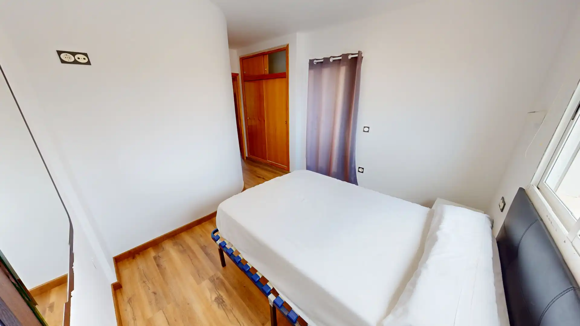Schlafzimmer von Einfamilien-Reihenhaus zum Verkauf in El Campello mit Klimaanlage, Privatgarten und Terrasse