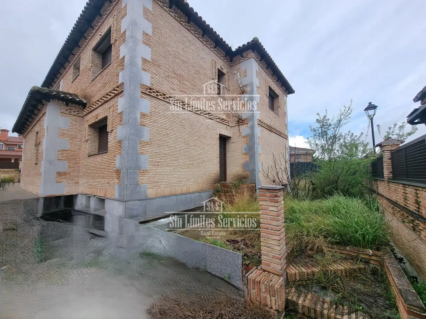 Vista exterior de Casa o xalet en venda en Griñón amb Calefacció, Jardí privat i Terrassa