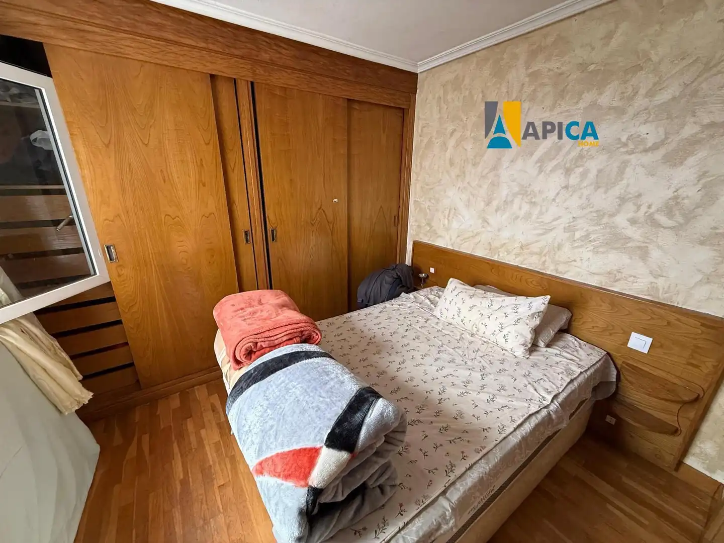 Schlafzimmer von Dachboden zum Verkauf in Algeciras mit Klimaanlage und Heizung