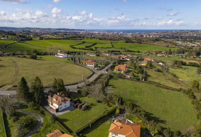 Casa-chalet en Venta en Santurio