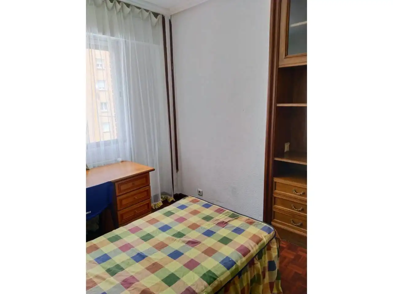 Bedroom of Flat for rent in Burgos  with Heating, Parquet flooring and Furnished