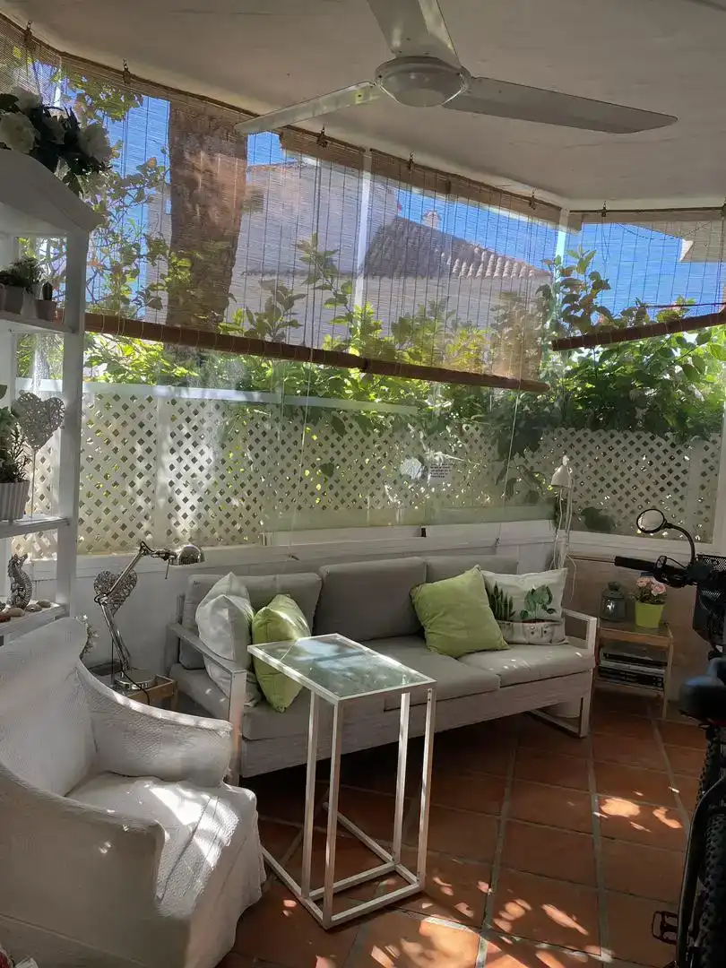 Terrasse von Erdgeschoss zur Miete in Marbella mit Klimaanlage und Schwimmbad