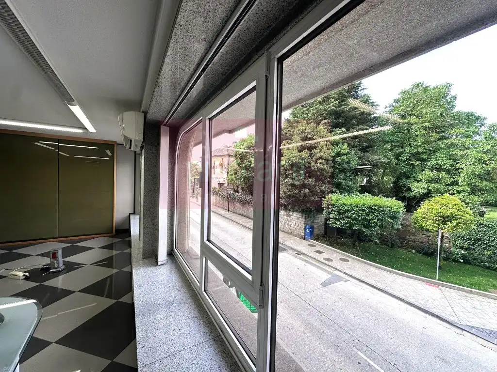 Außenansicht von Büro zur Miete in Lugo