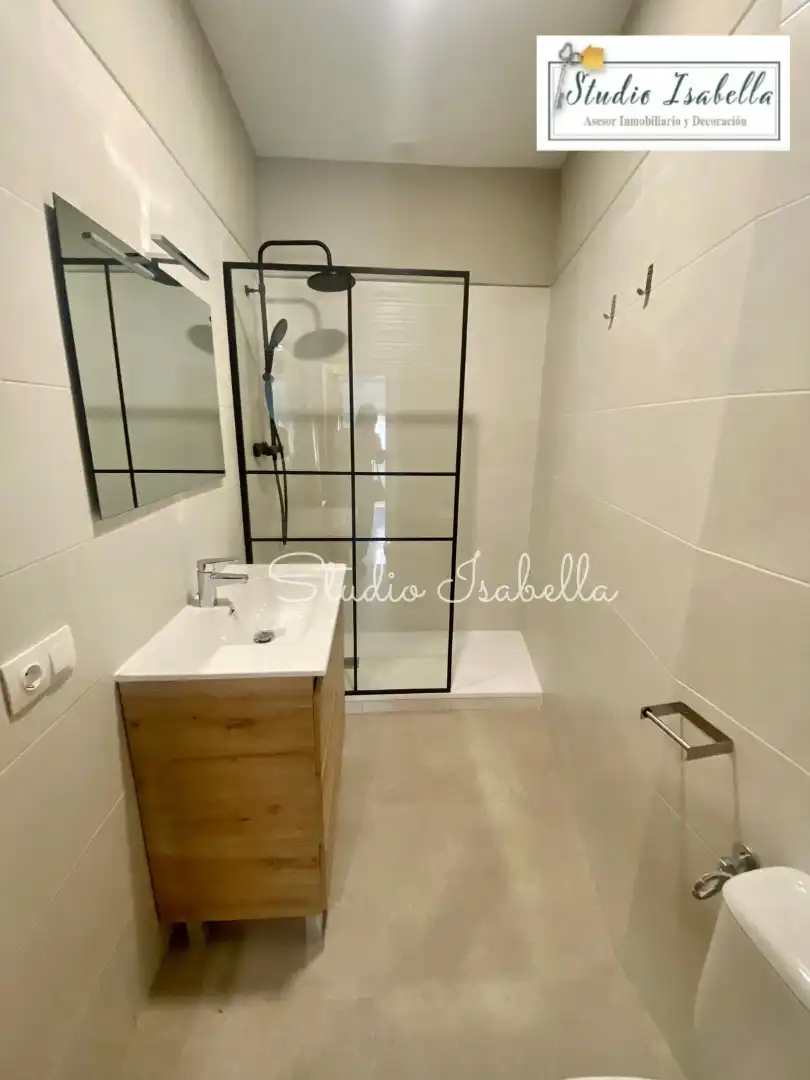 Baño de Piso de alquiler en Toledo con Aire acondicionado, Calefacción y Amueblado