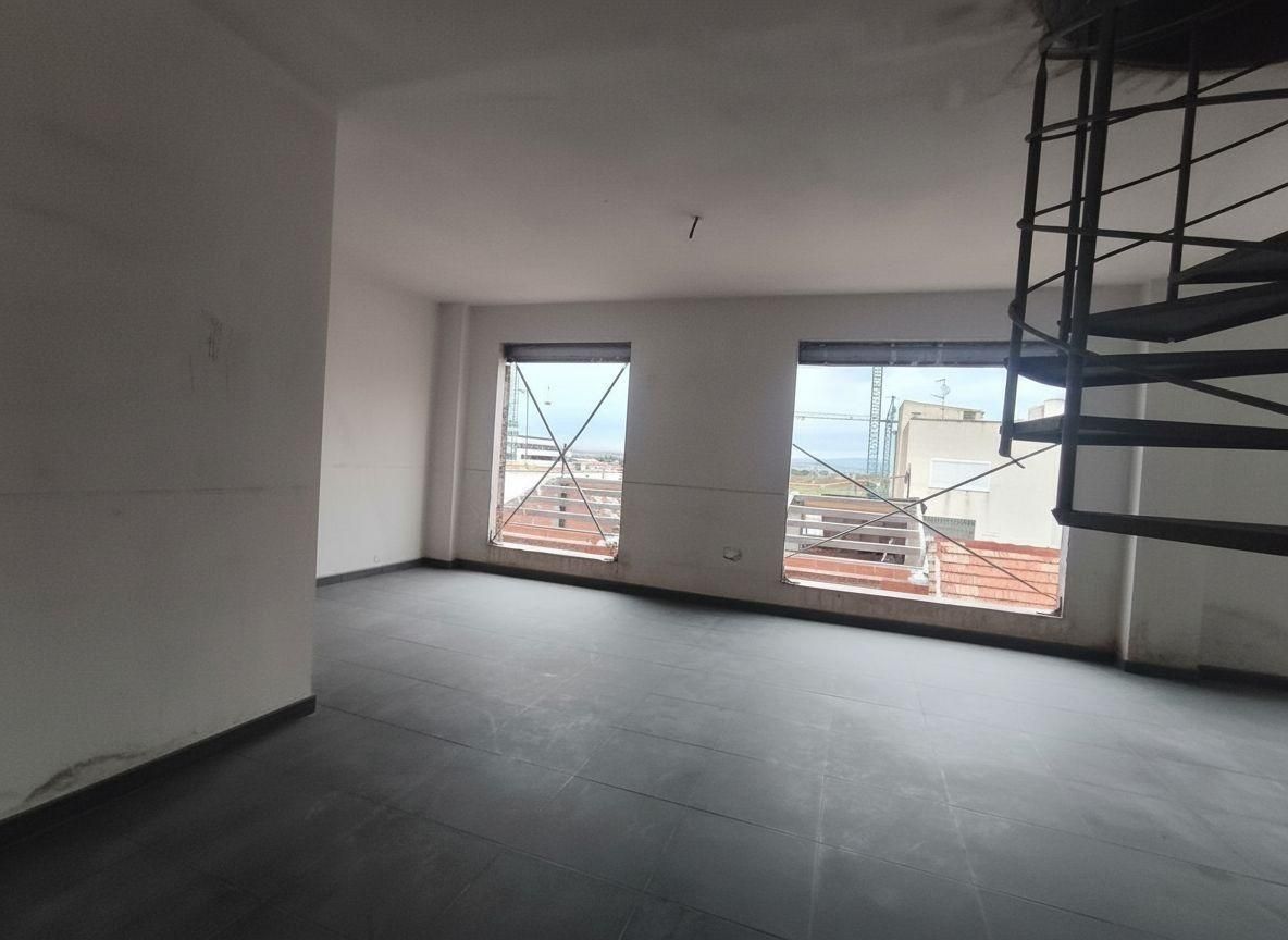 Piso en venta en Calle de San Vicente Ferrer ESQ C/Federico Servet, Santo Angel