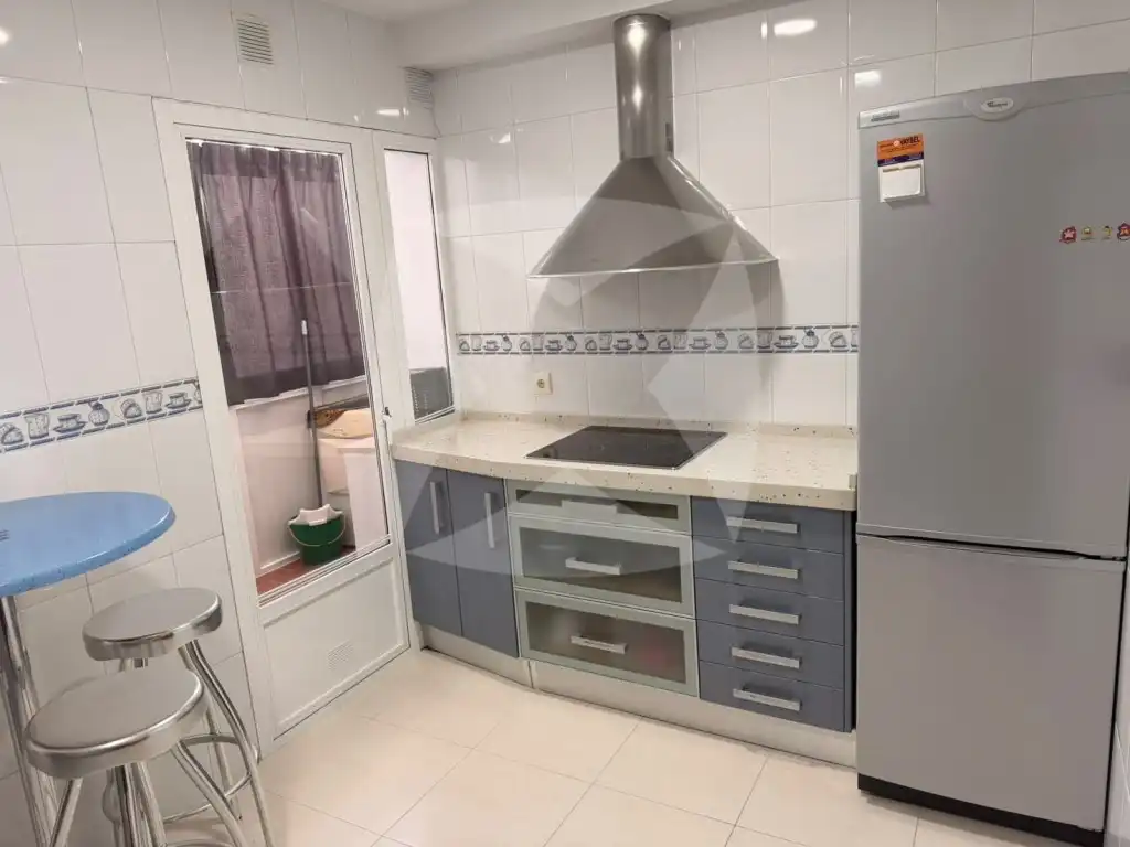 Cuina de Pis de lloguer en Badajoz amb Aire condicionat, Forn i Rentadora